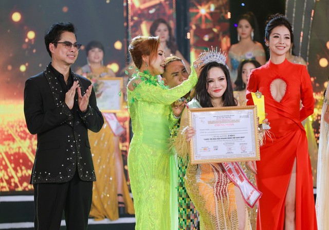 Doanh nhân Nguyễn Thị Triều trở thành Á hậu 2 Hoa hậu Doanh nhân Việt Nam 2024- Ảnh 1.