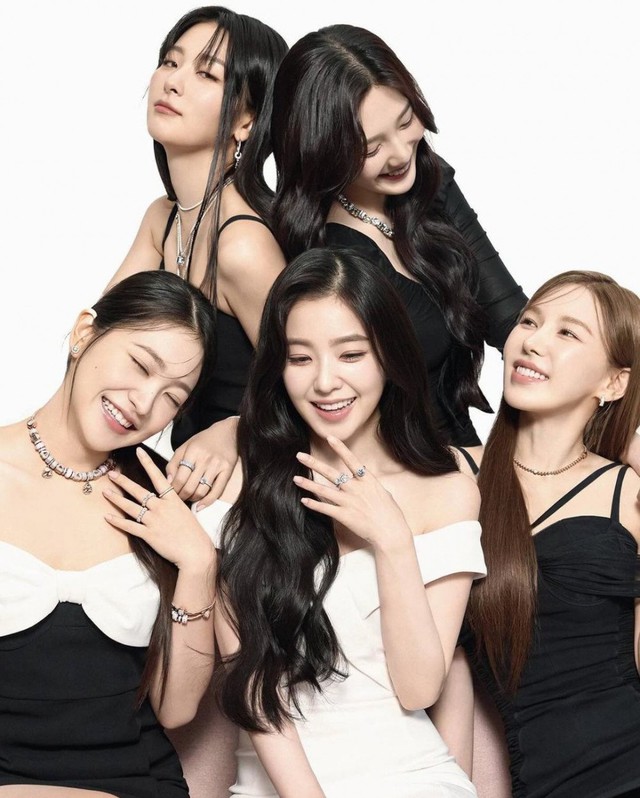 Red Velvet được gọi là 'nhóm nhạc toàn mỹ nhân' khi xuất hiện trong bộ ảnh mới- Ảnh 1.