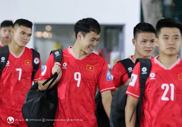 Đội tuyển Việt Nam tập hết công suất ngay buổi đầu tại Indonesia, không còn ai  chấn thương- Ảnh 1.