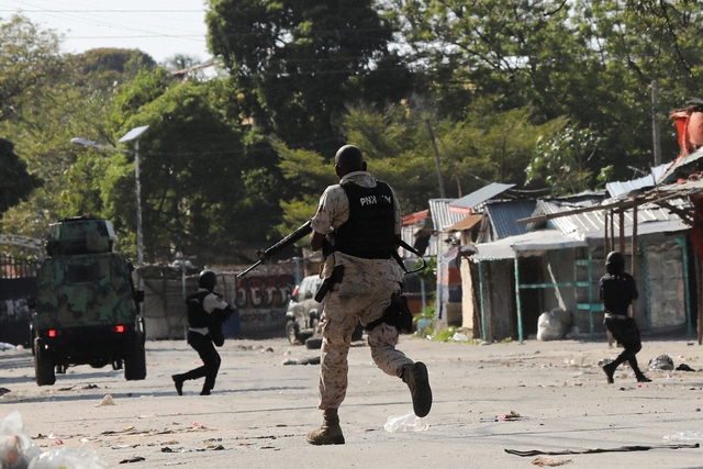 Cảnh sát tham gia đấu súng với các băng nhóm ở Port-au-Prince ngày 1.3