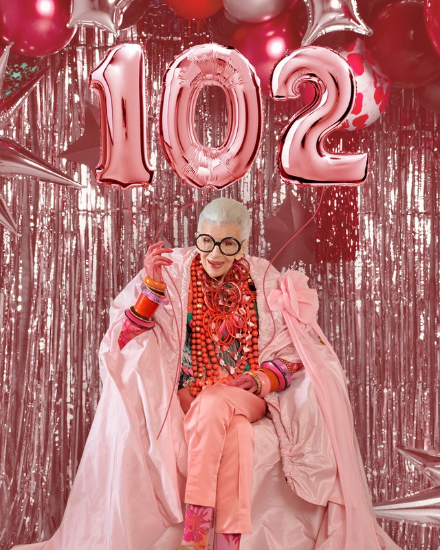 Siêu mẫu, biểu tượng thời trang thế giới Iris Apfel qua đời ở tuổi 103- Ảnh 1.