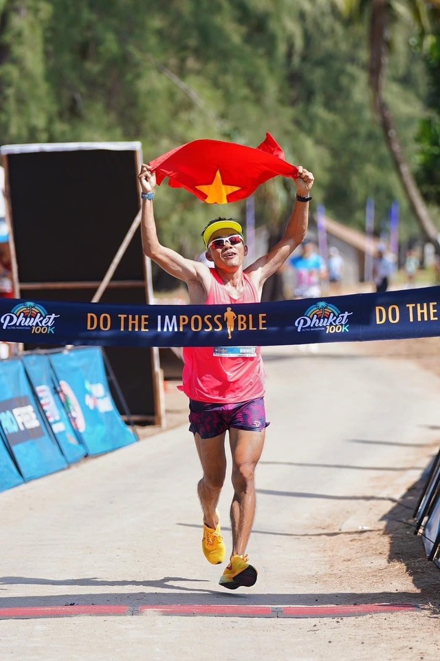 2 chân chạy Việt Nam chiến thắng tại giải marathon siêu dài 100 km Thái Lan- Ảnh 1.