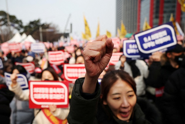 5.000 bác sĩ ở Hàn Quốc nguy cơ bị đình chỉ giấy phép- Ảnh 1.