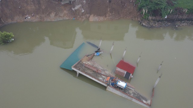 Bắc Ninh công bố tình huống khẩn cấp việc sông Cầu 'nuốt chửng' nhà dân- Ảnh 2.
