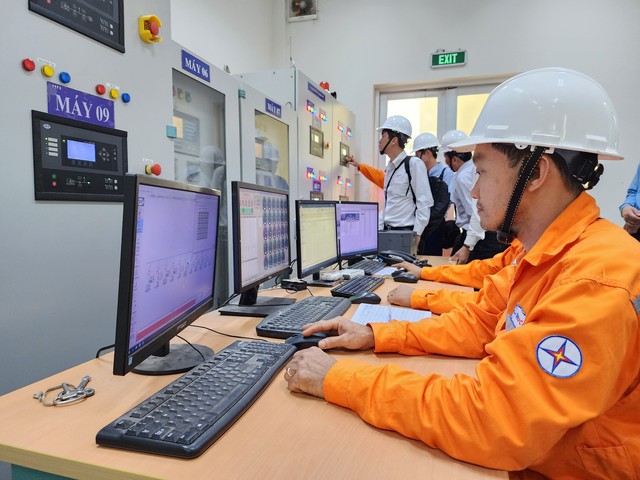 A1: EVNSPC chỉ đạo các công ty điện lực phải hoàn thành công tác bảo trì, sửa chữa lưới điện trước ngày 31.3.2024  Ảnh: Hoàng Khôi