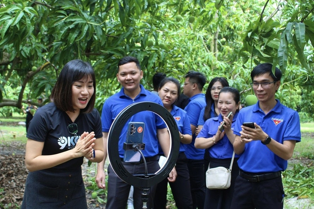 Tỉnh đoàn Khánh Hòa tổ chức chương trình hỗ trợ người dân, thanh niên livestream bán nông sảnảnh: T.Đ