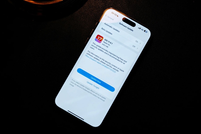 Apple phát hành iOS 17.4.1, người dùng iPhone nên cập nhật ngay- Ảnh 1.