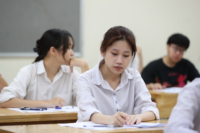 Học sinh Hà Nội dự tuyển vào lớp 10 năm học 2023 - 2024