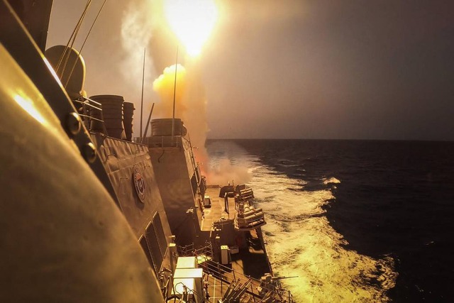 Hải quân Mỹ tinh chỉnh khu trục hạm từ kinh nghiệm đối phó Houthi- Ảnh 1.