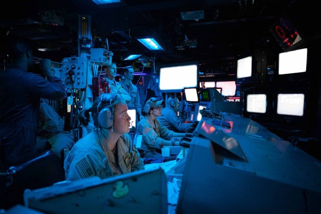 Hải quân Mỹ tinh chỉnh khu trục hạm từ kinh nghiệm đối phó Houthi- Ảnh 2.
