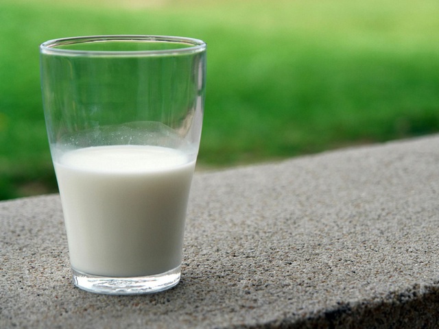 Muốn cơ bắp phát triển, người chơi thể thao cần uống bao nhiêu sữa mỗi ngày?- Ảnh 1.