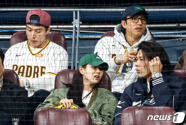 Vợ chồng Hyun Bin - Son Ye Jin hiếm hoi lộ diện- Ảnh 4.