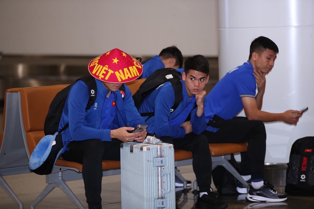 Đội tuyển Việt Nam xốc lại tinh thần khi về nước, chuẩn bị tái đấu Indonesia- Ảnh 6.