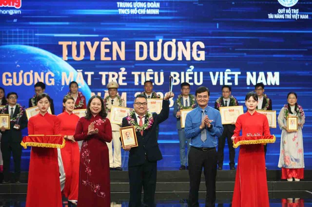 Trao Giải thưởng Gương mặt trẻ VN tiêu biểu năm 2023: Những bạn trẻ với khát vọng vươn xa- Ảnh 1.