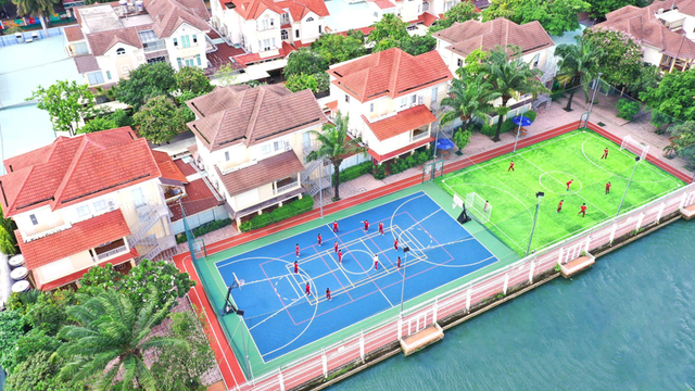 Khuôn viên dành cho hoạt động ngoài trời và thể thao rộng gần 6.000m² tại cơ sở Nguyễn Văn Hưởng - Thảo Điền