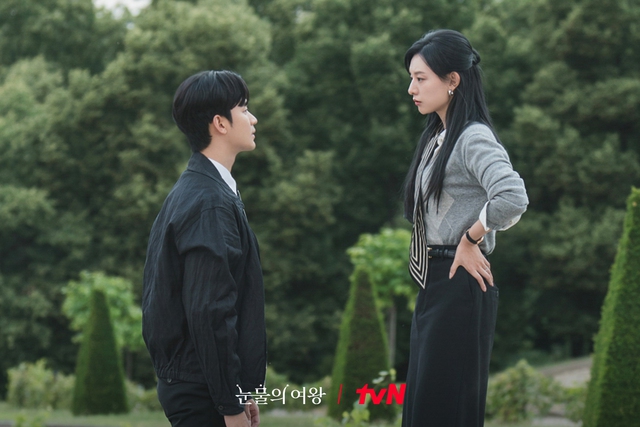 Kim Soo Hyun phủ nhận hẹn hò, cảnh hôn trong 'Nữ hoàng nước mắt' gây sốt- Ảnh 5.