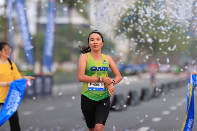 ‘Nữ hoàng chân đất’ Phạm Thị Bình thắng giải marathon quốc tế tại Đà Nẵng- Ảnh 3.