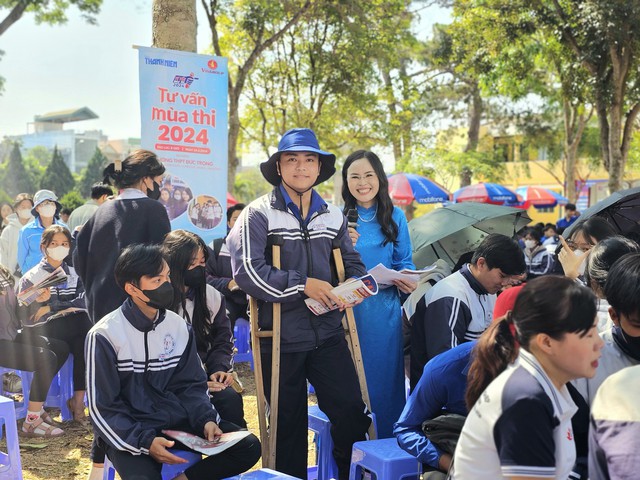 Bị tai nạn đúng cao điểm ôn thi, nam sinh nói 'quyết tâm nhiều hơn'- Ảnh 4.