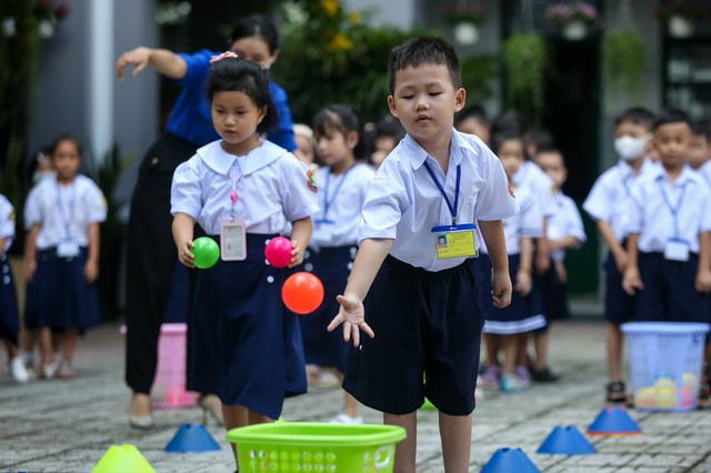 Tuyển sinh lớp 1 trực tuyến: Khó khăn khi đăng ký, tìm hỗ trợ ở đâu?- Ảnh 3.