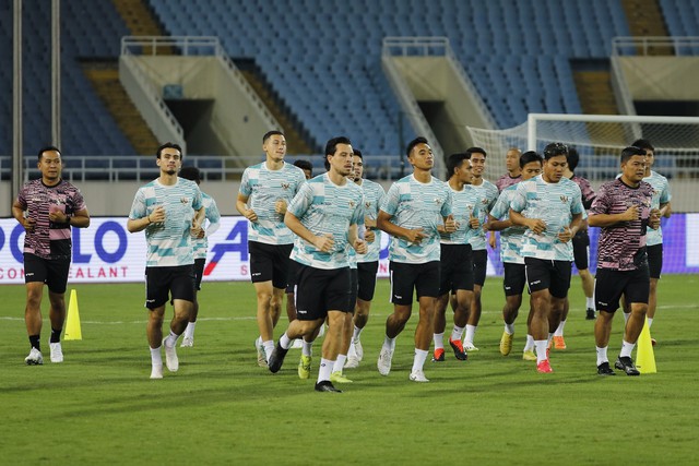 Đội tuyển Indonesia tập cật lực trên sân Mỹ Đình, HLV Shin Tae-yong lộ vẻ căng thẳng- Ảnh 7.