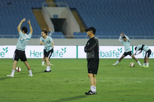 Đội tuyển Indonesia tập cật lực trên sân Mỹ Đình, HLV Shin Tae-yong lộ vẻ căng thẳng- Ảnh 6.