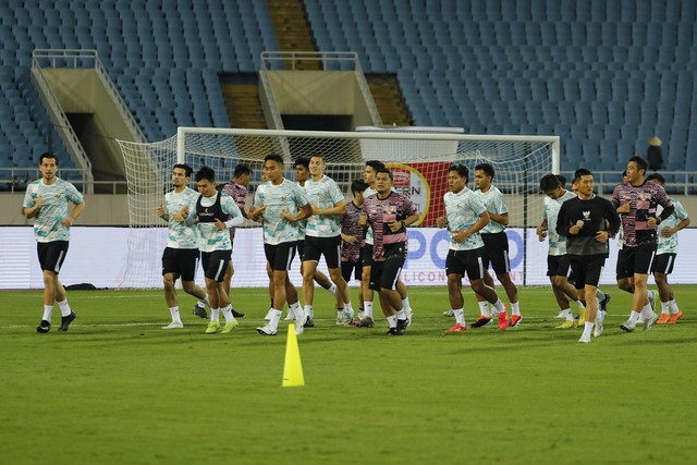 Đội tuyển Indonesia tập cật lực trên sân Mỹ Đình, HLV Shin Tae-yong lộ vẻ căng thẳng- Ảnh 3.