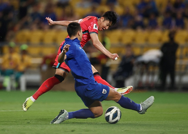 Thi đấu đôi công với Hàn Quốc, đội tuyển Thái Lan nhận thất bại trên sân nhà- Ảnh 7.
