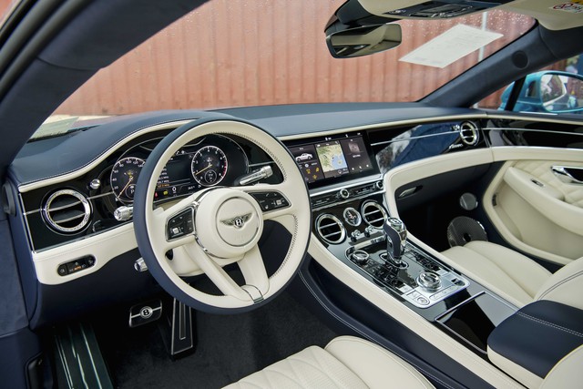 Bentley Continental GT Azure V8 đầu tiên về Việt Nam, giá gần 22 tỉ đồng- Ảnh 3.