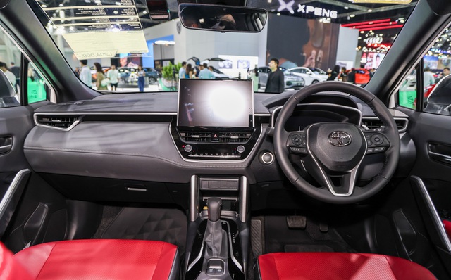 Cận cảnh Toyota Corolla Cross 2024 bản đắt tiền, kỳ vọng về Việt Nam- Ảnh 3.