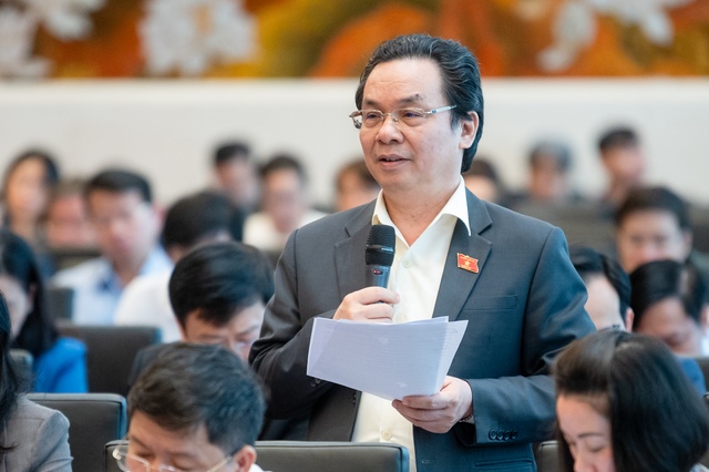 'Sông Hồng đáng lẽ phải đẹp, sầm uất, thì nay bỏ hoang, nhếch nhác'- Ảnh 1. 'Sông Hồng đáng lẽ phải đẹp, sầm uất, thì nay bỏ hoang, nhếch nhác'- Ảnh 1.