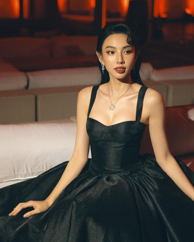 Mách nàng những mẫu váy đen siêu tôn dáng của sao Việt- Ảnh 2.
