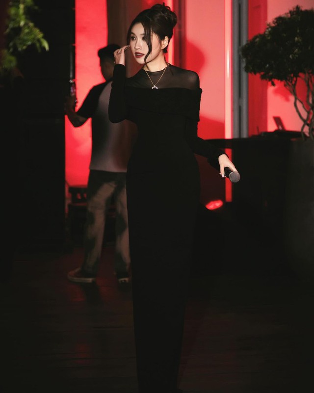 Mách nàng những mẫu váy đen siêu tôn dáng của sao Việt- Ảnh 12.