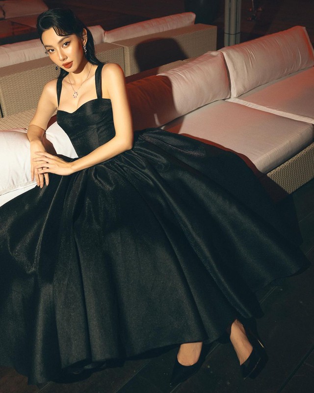 Mách nàng những mẫu váy đen siêu tôn dáng của sao Việt- Ảnh 1.
