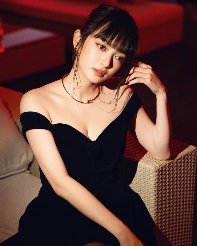 Mách nàng những mẫu váy đen siêu tôn dáng của sao Việt- Ảnh 7.