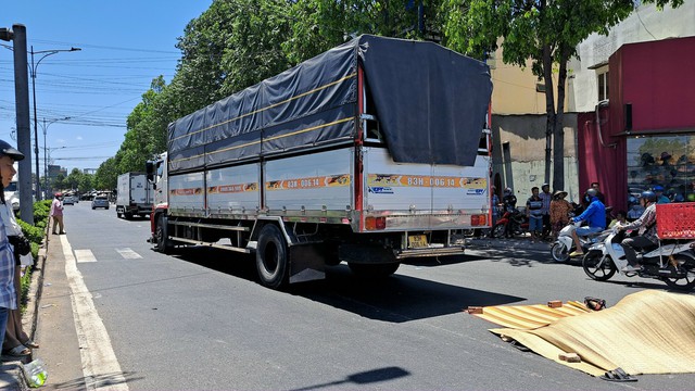 Tiền Giang: Xe tải va chạm xe máy, 1 người tử vong- Ảnh 2.