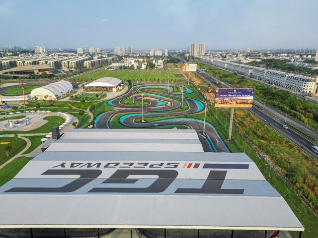 Không cần đi đâu xa, ngay trung tâm thành phố đã có đường đua Go-kart siêu xịn- Ảnh 1.