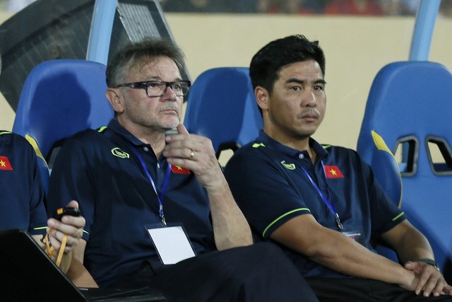 Thua Indonesia, trợ lý Nguyễn Việt Thắng của HLV Troussier rút lui khỏi đội tuyển Việt Nam- Ảnh 1.