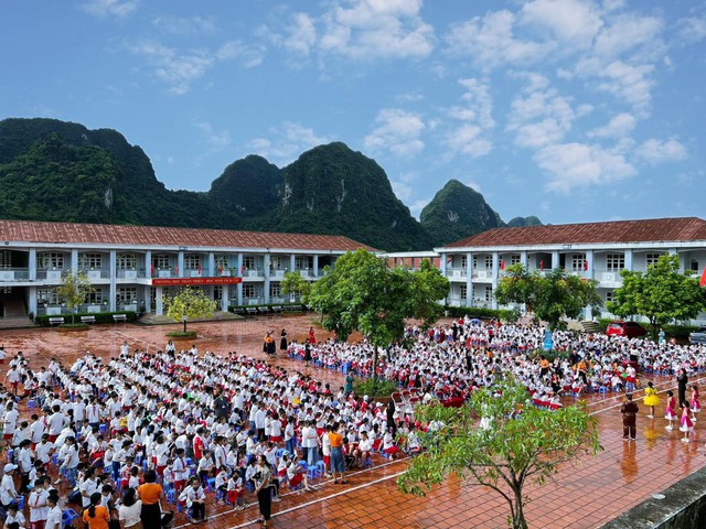 Quảng Ninh: 33 học sinh tiểu học bị ngộ độc sau bữa ăn bán trú- Ảnh 1.