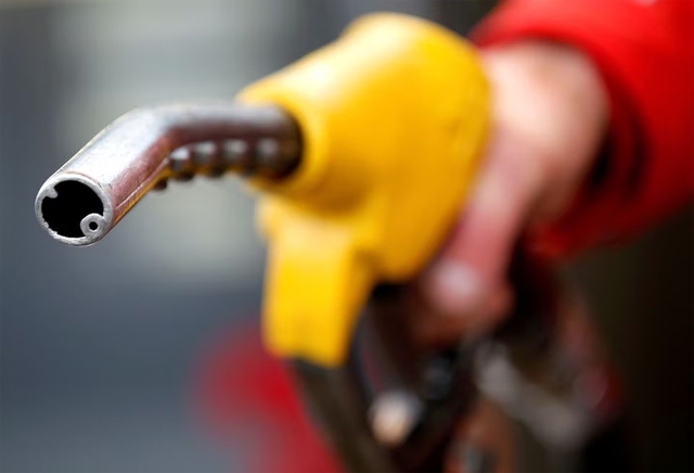 Giá xăng dầu hôm nay 27.3.2024: Ngày mai xăng trong nước tăng hay giảm?- Ảnh 1.