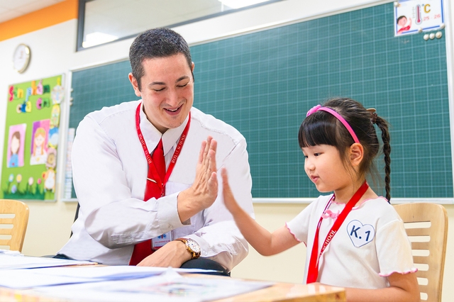 Hạnh phúc cùng con trong ngày thi đánh giá năng lực đầu vào Royal School- Ảnh 1.