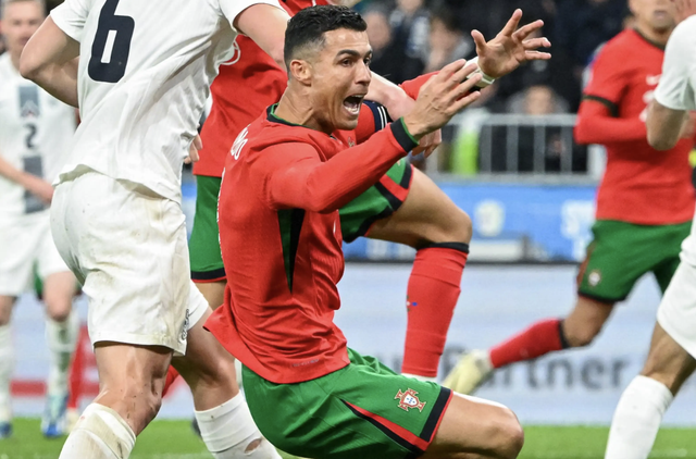 Hành động khó hiểu của Ronaldo, xác định 24 đội dự EURO 2024- Ảnh 1.