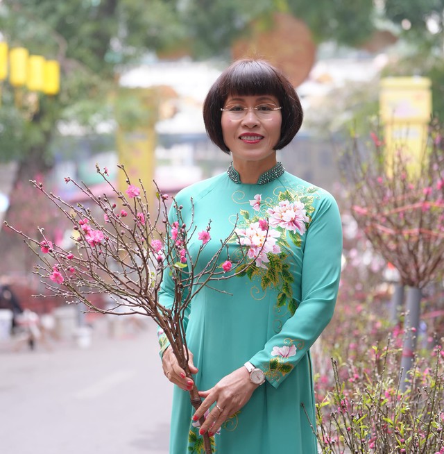 Thi viết tản văn, thơ tôn vinh người phụ nữ Việt Nam xa xứ- Ảnh 2. Thi viết tản văn, thơ tôn vinh người phụ nữ Việt Nam xa xứ- Ảnh 2.