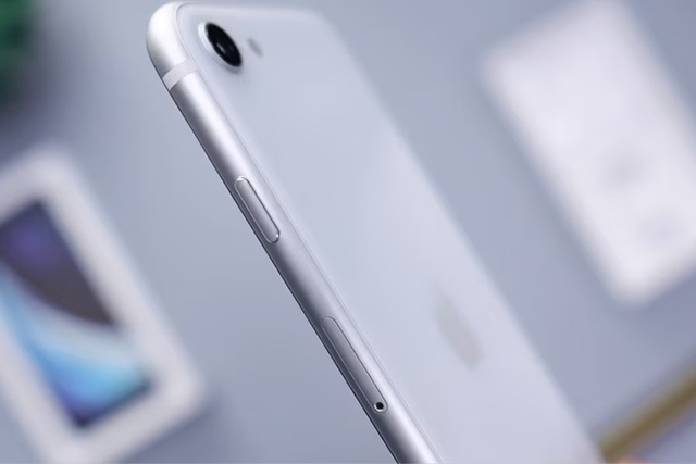Samsung từ chối cung cấp màn hình OLED cho iPhone SE 4 vì 'giá quá rẻ'- Ảnh 1.