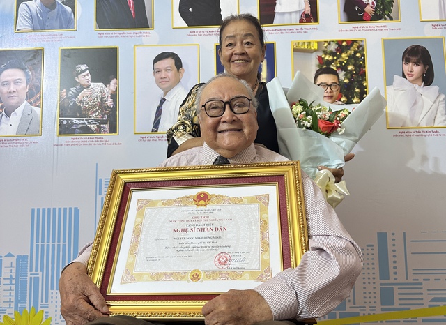 Nghệ sĩ cải lương Hùng Minh 'mừng rơi nước mắt' với danh hiệu NSND ở tuổi 85- Ảnh 3.