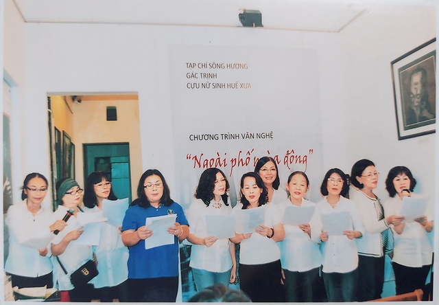 Để gió cuốn đi: Những cựu nữ sinh mê hát nhạc 'anh Sơn'- Ảnh 2.
