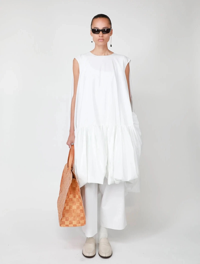 Váy trắng dáng rộng - thiết kế lý tưởng của tủ thời trang mùa hè- Ảnh 7.