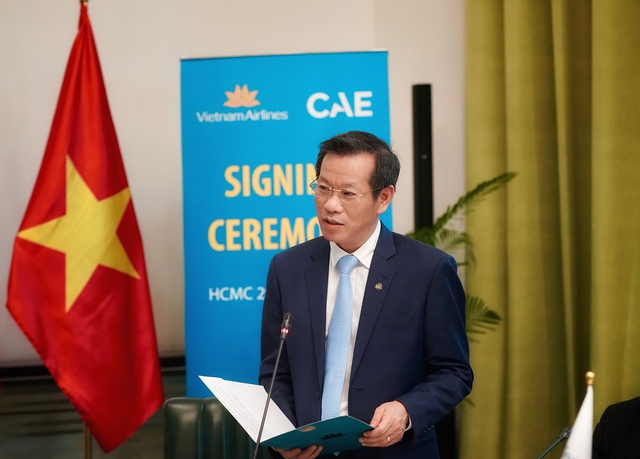 Phó tổng giám đốc Vietnam Airlines Đặng Anh Tuấn cho biết khai thác hiệu quả các thiết bị mô phỏng buồng lái ngay tại Việt Nam có ý nghĩa đặc biệt quan trọng đối với công tác huấn luyện, giúp gia tăng sự an toàn, tính chủ động, tiết kiệm thời gian và chi phí cho VNA_