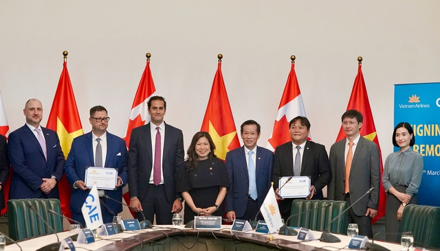Vietnam Airlines và CAE Inc ký kết gia hạn hợp tác khai thác Buồng lái mô phỏng (SIM) dưới sự chứng kiến của bà Mary Ng - Bộ trưởng phát triển kinh tế, thương mại quốc tế và xúc tiến xuất khẩu Canada_