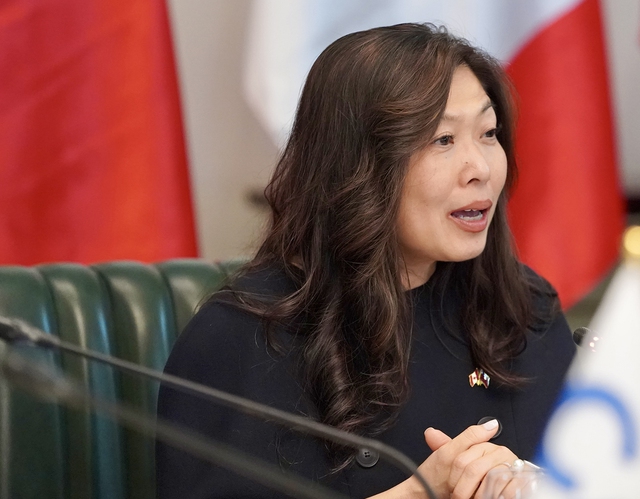 Bà Mary Ng - Bộ trưởng phát triển kinh tế, thương mại quốc tế và xúc tiến xuất khẩu Canada chứng kiến lễ ký kết và phát biểu tại sự kiện