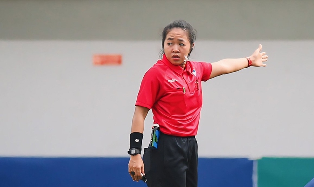 Nữ trọng tài tại TNSV THACO Cup 2024 nhận tin vui từ AFC- Ảnh 1.